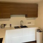 Appartement 2 Bedroom 2 Bathroom Luxury 1 Minute From Pet Friendly Free Parking - Free Off-site Health Club Access With Pool, Sauna, Steam & Gym Short 10 Minute Drive Away