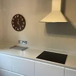 2 Bedroom 2 Bathroom Luxury 1 Minute From Pet Friendly Free Parking - Free Off-site Health Club Access With Pool, Sauna, Steam & Gym Short 10 Minute Drive Away * Winster (Cumbria)