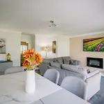 2 Bedroom 2 Bathroom Luxury 1 Minute From Pet Friendly Free Parking - Free Off-site Health Club Access With Pool, Sauna, Steam & Gym Short 10 Minute Drive Away Winster (Cumbria)