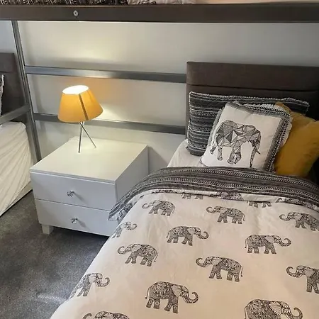 Appartamento 2 Bedroom 2 Bathroom Luxury 1 Minute From Pet Friendly Free Parking - Free Off-site Health Club Access With Pool, Sauna, Steam & Gym Short 10 Minute Drive Away *