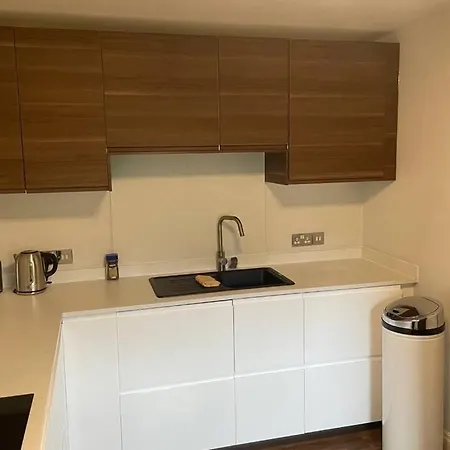 Appartamento 2 Bedroom 2 Bathroom Luxury 1 Minute From Pet Friendly Free Parking - Free Off-site Health Club Access With Pool, Sauna, Steam & Gym Short 10 Minute Drive Away