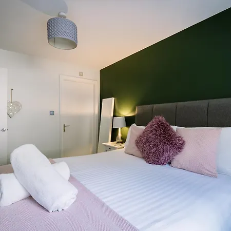 Appartamento 2 Bedroom 2 Bathroom Luxury 1 Minute From Pet Friendly Free Parking - Free Off-site Health Club Access With Pool, Sauna, Steam & Gym Short 10 Minute Drive Away