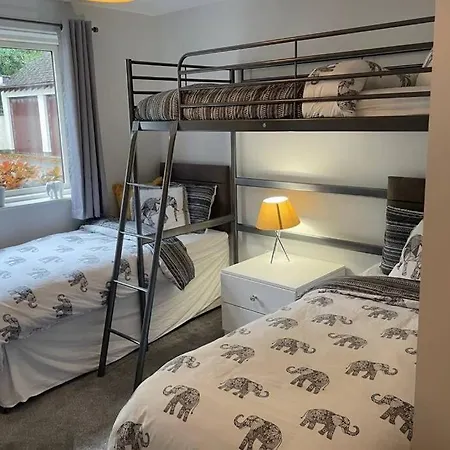 2 Bedroom 2 Bathroom Luxury 1 Minute From Pet Friendly Free Parking Apartment Winster (Cumbria)