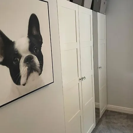 아파트 2 Bedroom 2 Bathroom Luxury 1 Minute From Pet Friendly Free Parking - Free Off-site Health Club Access With Pool, Sauna, Steam & Gym Short 10 Minute Drive Away