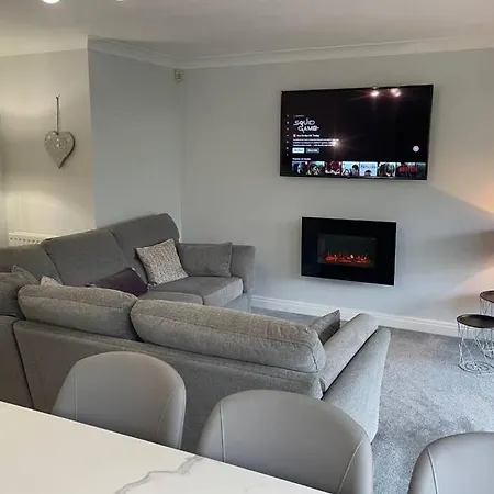 2 Bedroom 2 Bathroom Luxury 1 Minute From Pet Friendly Free Parking Apartment Winster (Cumbria)