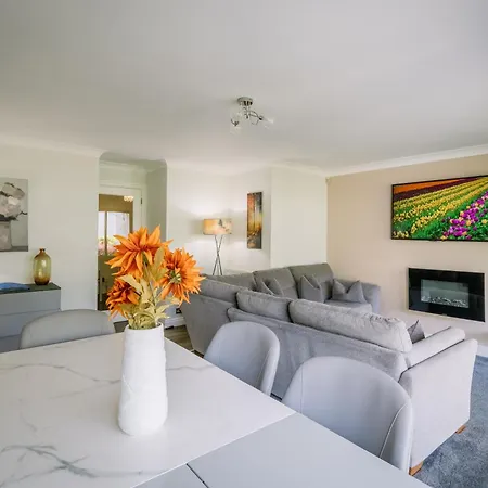 2 Bedroom 2 Bathroom Luxury 1 Minute From Pet Friendly Free Parking - Free Off-site Health Club Access With Pool, Sauna, Steam & Gym Short 10 Minute Drive Away Winster (Cumbria)