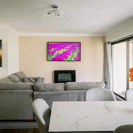 2 Bedroom 2 Bathroom Luxury 1 Minute From Pet Friendly Free Parking - Free Off-site Health Club Access With Pool, Sauna, Steam & Gym Short 10 Minute Drive Away *