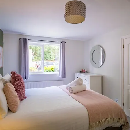 Διαμέρισμα 2 Bedroom 2 Bathroom Luxury 1 Minute From Pet Friendly Free Parking *