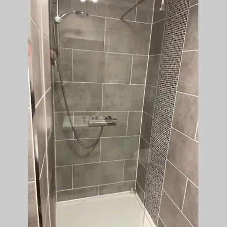 Appartamento 2 Bedroom 2 Bathroom Luxury 1 Minute From Pet Friendly Free Parking - Free Off-site Health Club Access With Pool, Sauna, Steam & Gym Short 10 Minute Drive Away *