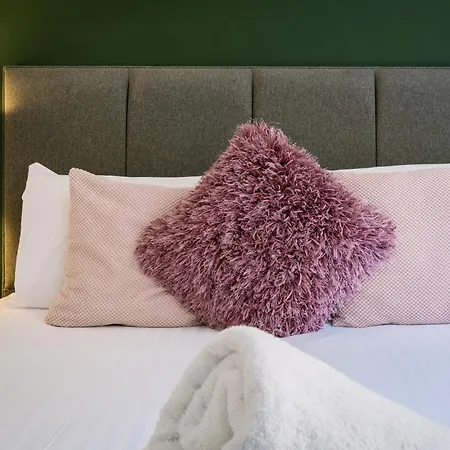 Appartamento 2 Bedroom 2 Bathroom Luxury 1 Minute From Pet Friendly Free Parking - Free Off-site Health Club Access With Pool, Sauna, Steam & Gym Short 10 Minute Drive Away