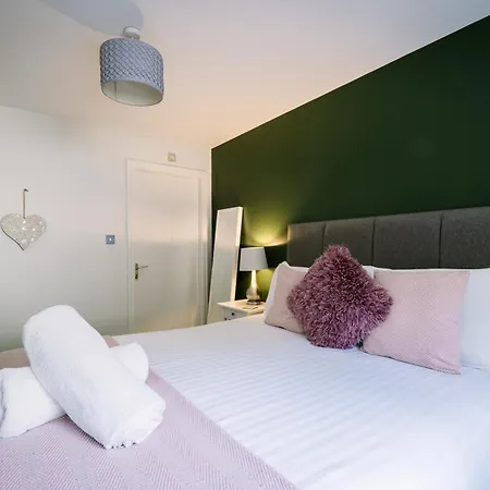 2 Bedroom 2 Bathroom Luxury 1 Minute From Pet Friendly Free Parking - Free Off-site Health Club Access With Pool, Sauna, Steam & Gym Short 10 Minute Drive Away * Winster (Cumbria)